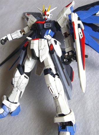 RG フリーダムガンダム　プラモデル