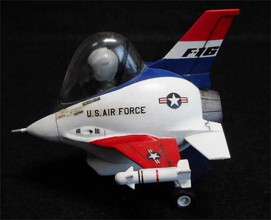 F16ファルコン　たまご飛行機